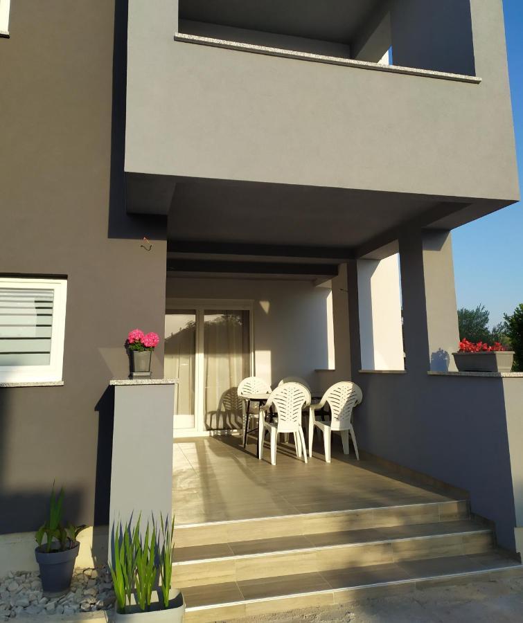 Apartmani Mira Nin Exterior foto